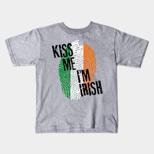 KISS ME IM IRISH fingerprint Kids T-Shirt